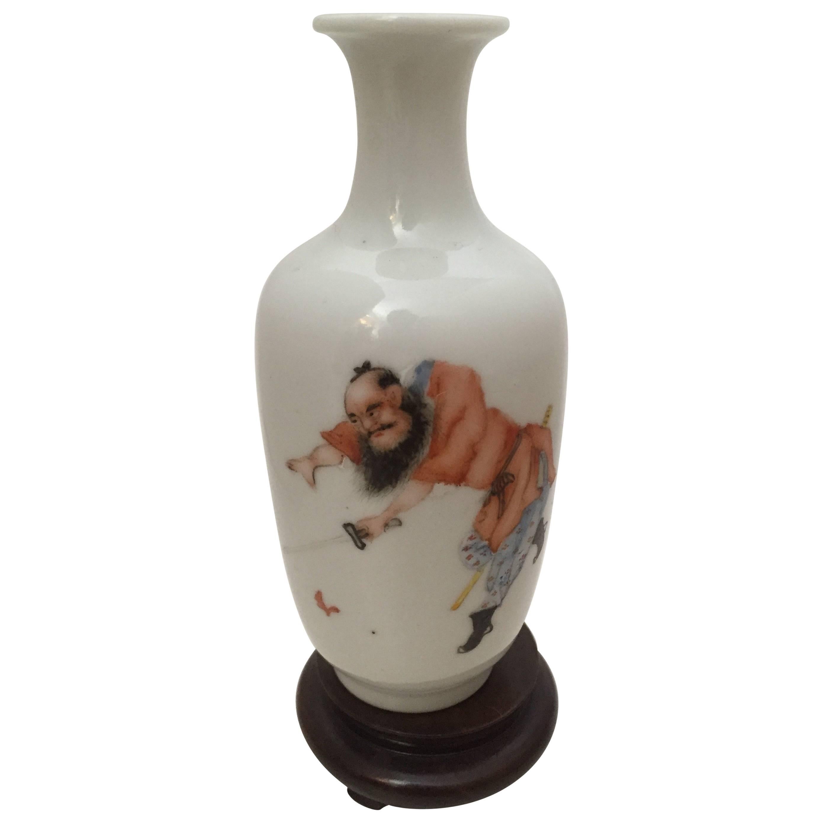 Early 20th Century Chinese Republic Famille Rose Vase For Sale