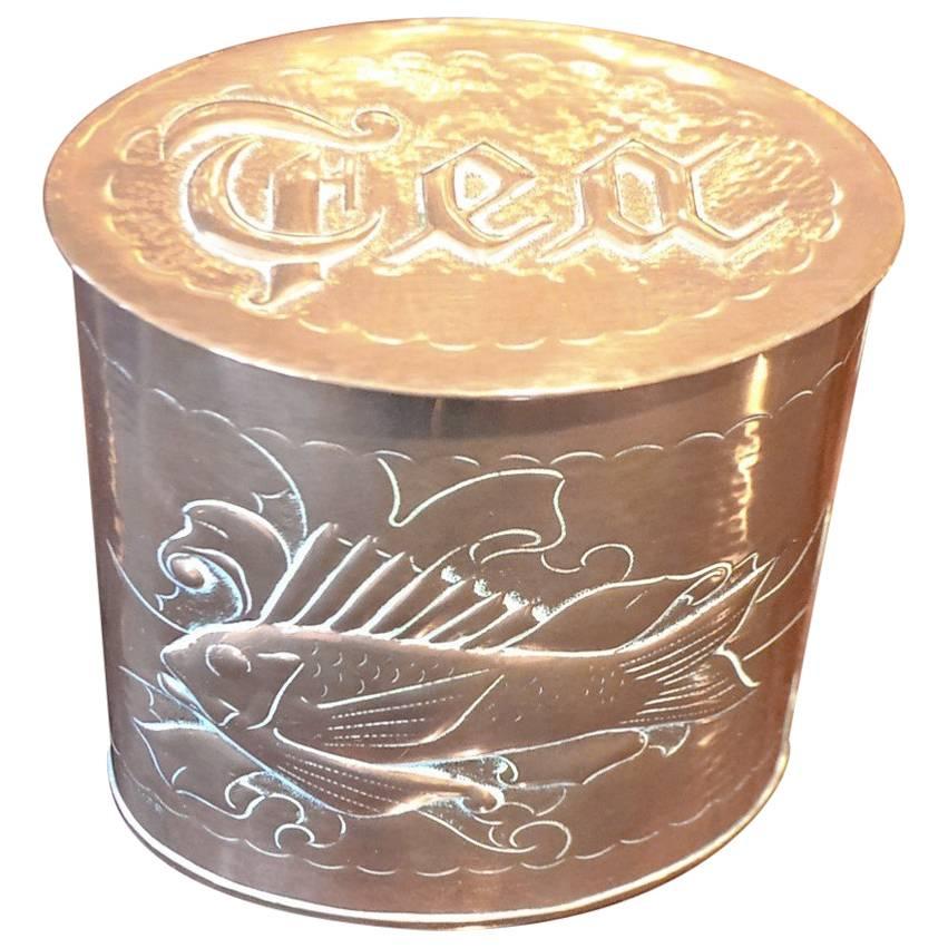 Copper Repousse Tea Caddy by Herbert Dyer of Mousehole im Angebot