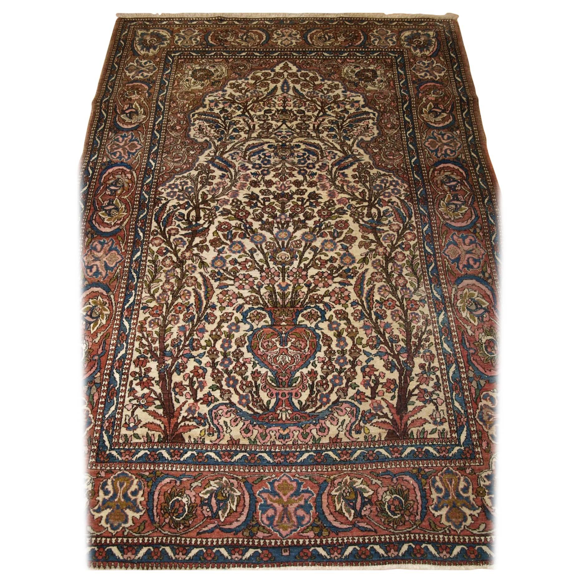 Isfahan Prayer Rug with a Very Traditional Floral Vase Design, circa 1900 For Sale
