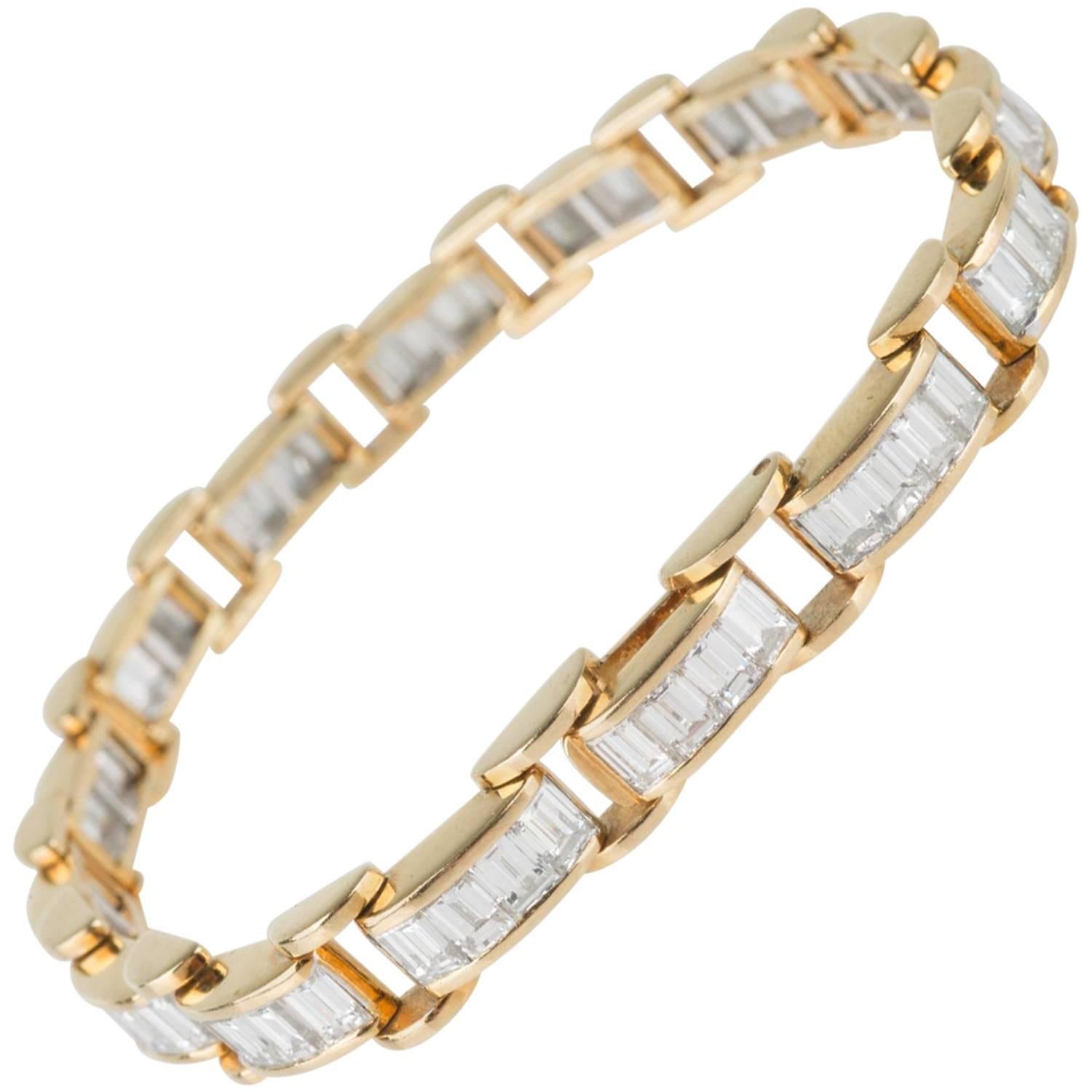 6.85 Carat & 18K Gold, GIA Certified Diamond Bracelet in a Chain Link Style