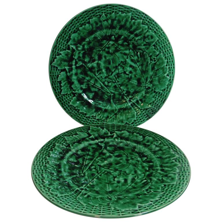 Pair of 19th Century Green Majolica Leaves Plates For Sale at 1stdibs