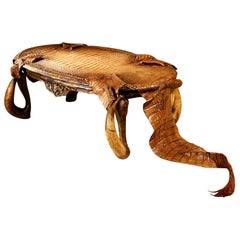 Table basse Cayman en peau d'alligator et cornes de zébu