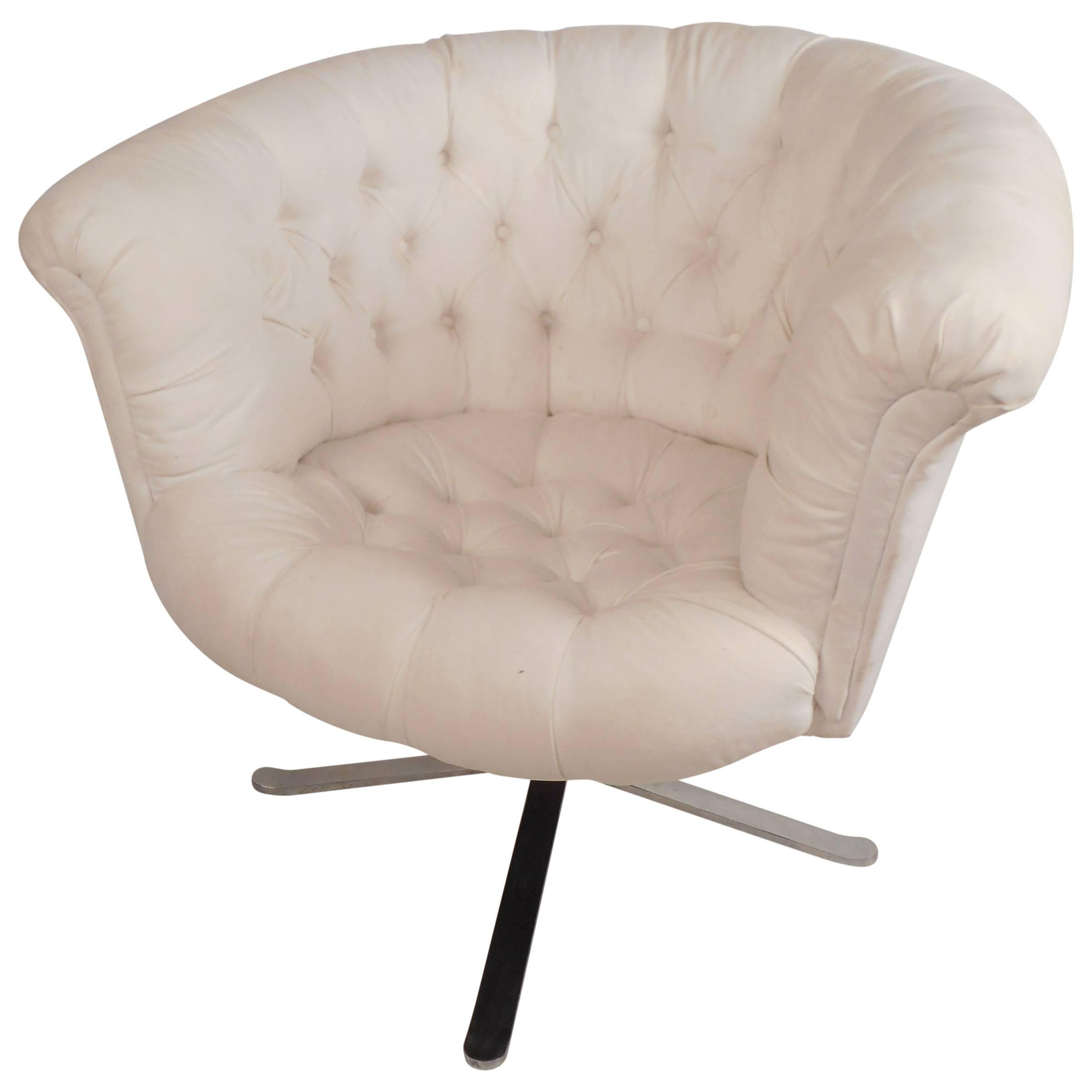 Mid-Century Modern Tufted Swivel Lounge Chair in the Style of Ward Bennett