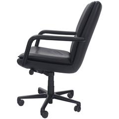 Schwarzer voll verstellbarer:: drehbarer und neigbarer Lounge-Schreibtisch-Bürostuhl aus schwarzem Leder Keilhauer