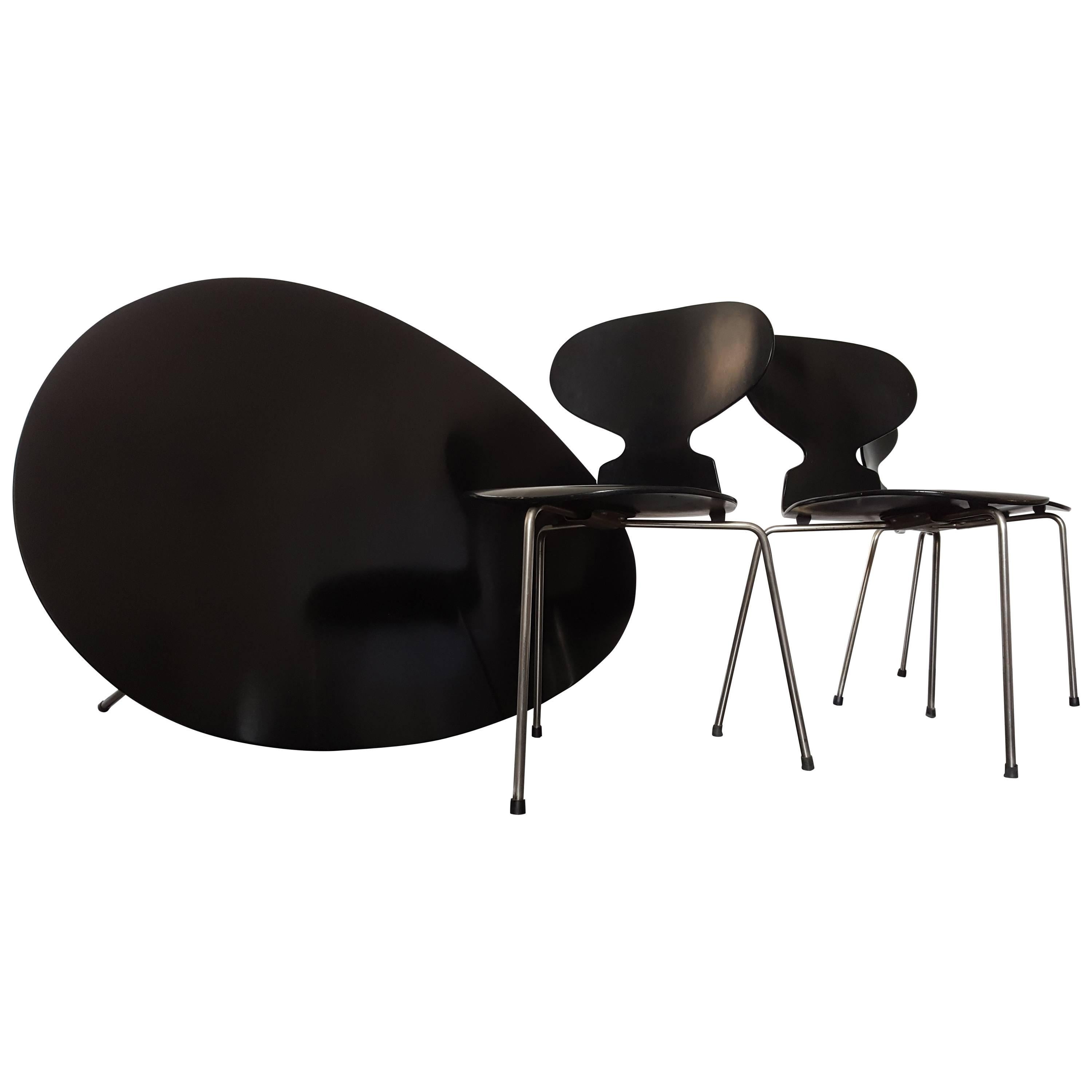 Arne Jacobsen Egg Table and Four "Ant" Chairs for Fritz Hansen
