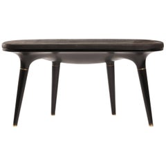 Banc contemporain en noyer sculpté, laiton et cuir