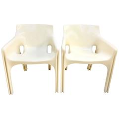 1970'S Pair of "Gaudi" Molded Fiberglass Chairs By, Vico Magistretti