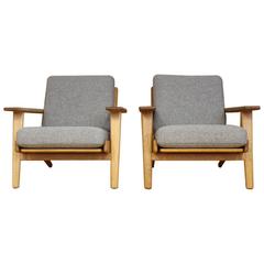 Pair of Hans Wegner Oak Lounge Chairs Model GE-290 GETAMA Denmark