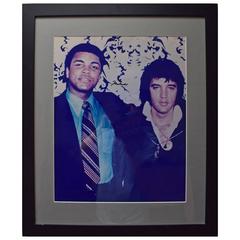 Magnifique photo autographiée 16x20 encadrée de Muhammad Ali & Elvis COA