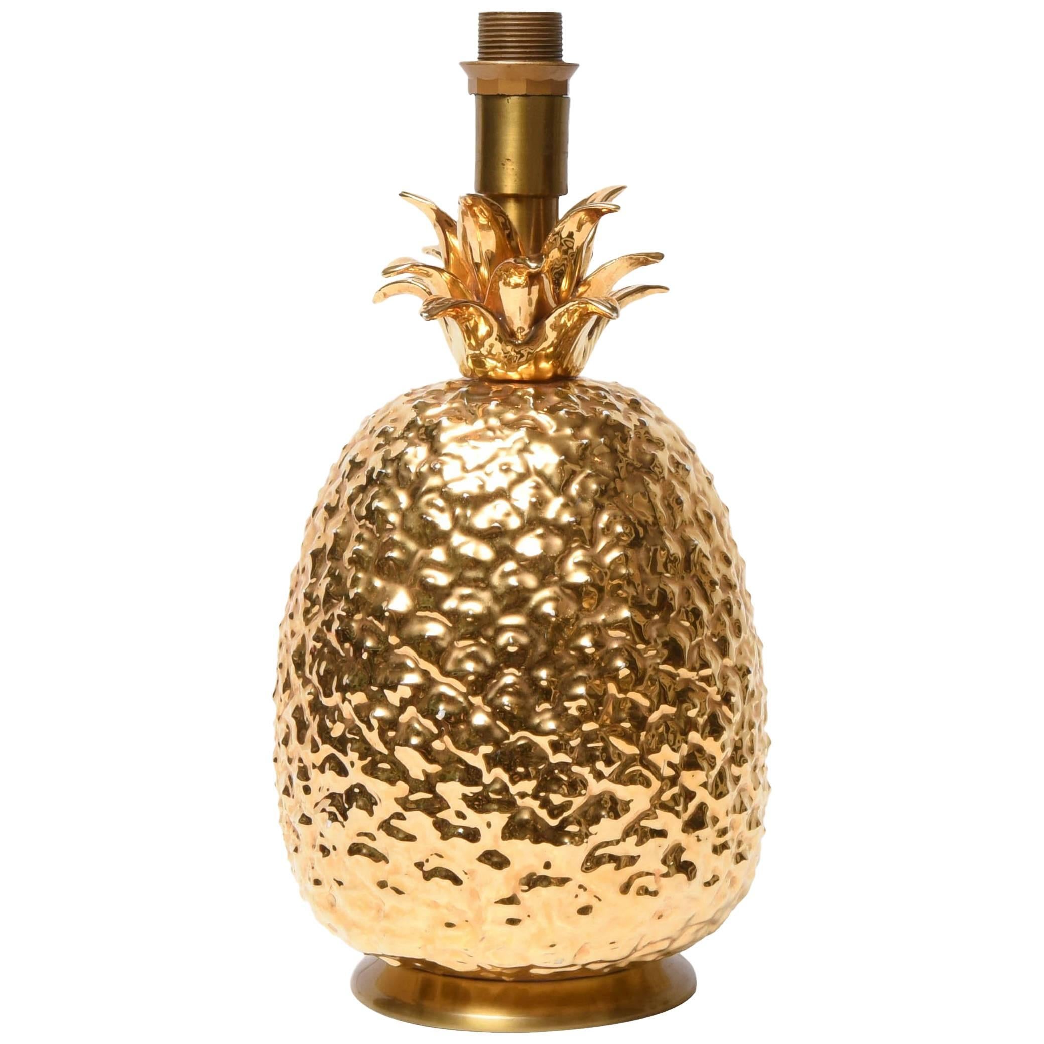 Gilded Ceramic Pineapple Table Lamp For Sale