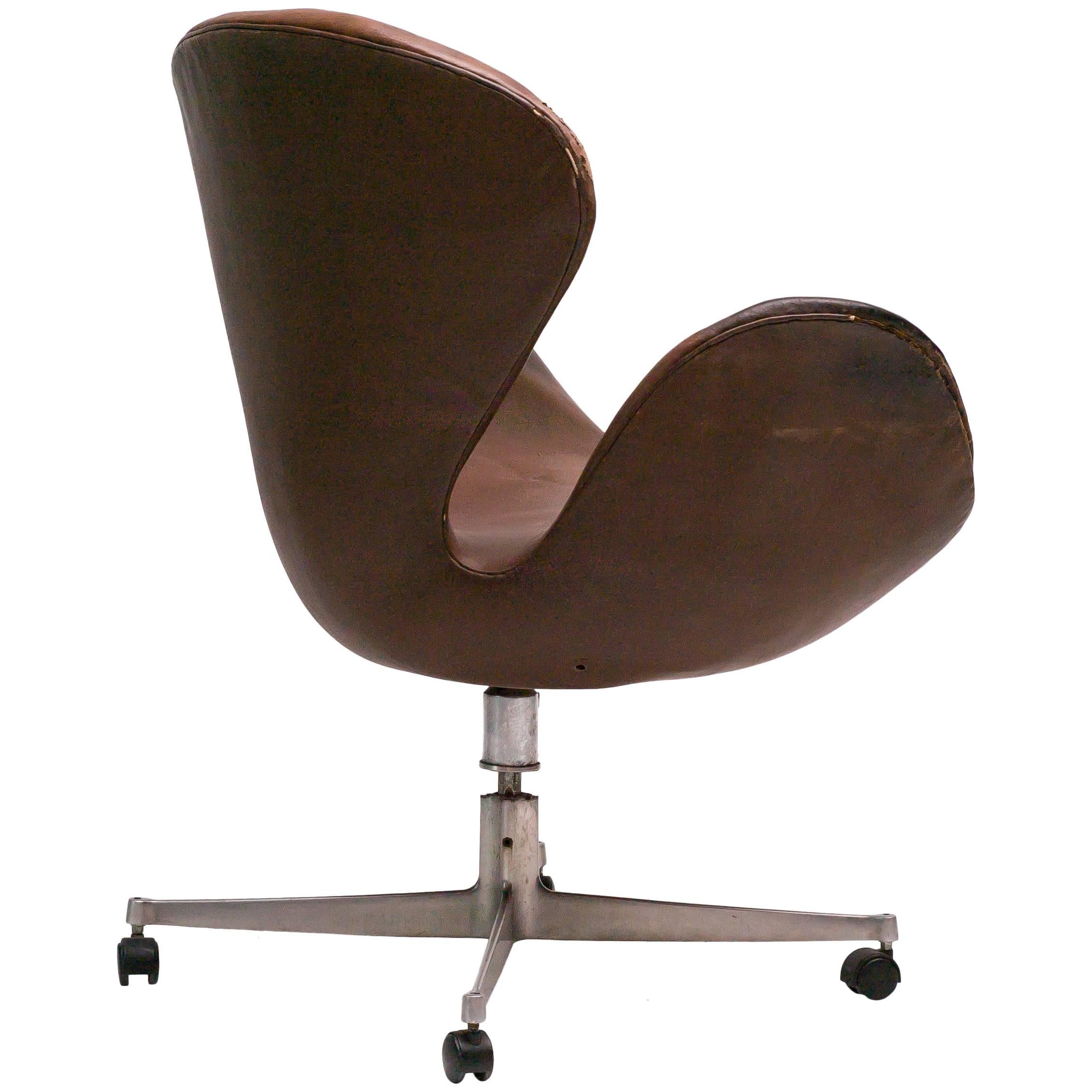 Very Rare Swan Desk Chair by Arne Jacobsen in Original Leather