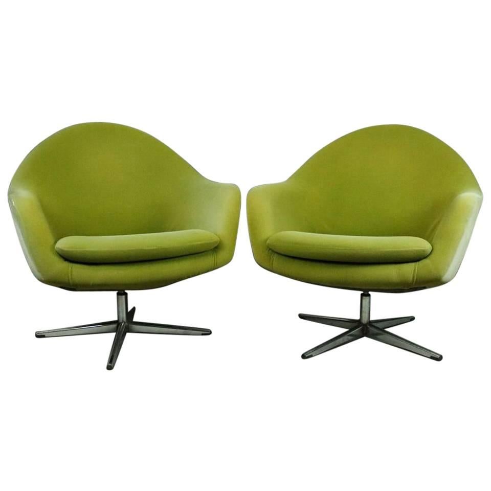 Pair of Mid-Century Modern Knoll Style Upholstered Swivel Club Chairs