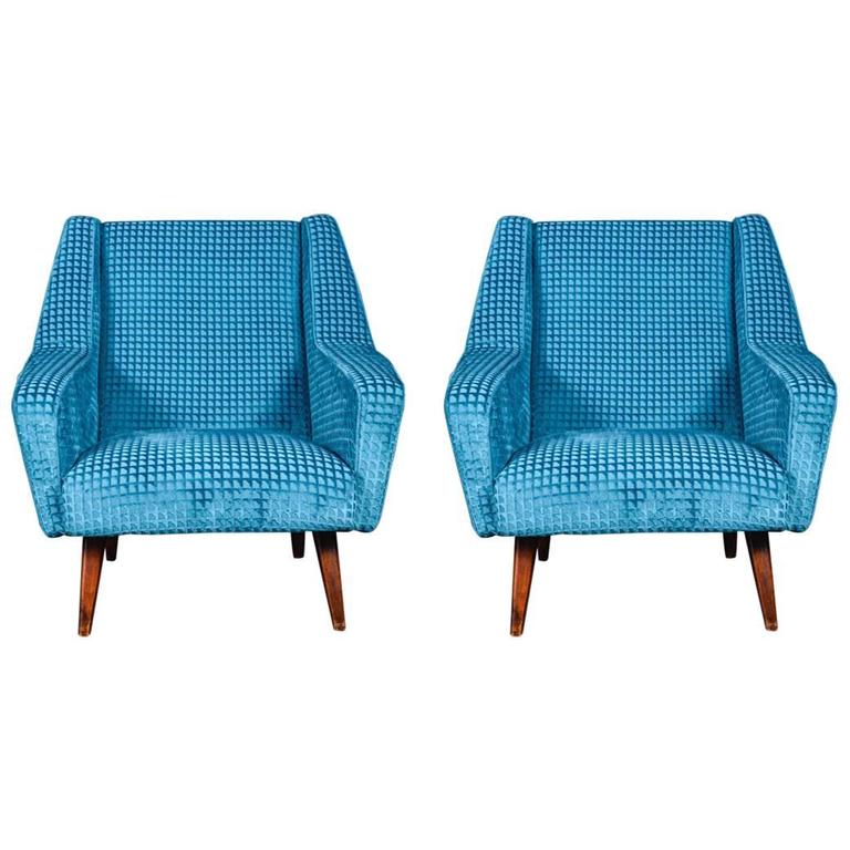 Pair Of Blue Velvet Vintage Armchairs For At 1stdibs Pair Of Blue Velvet Vintage Armchairs For