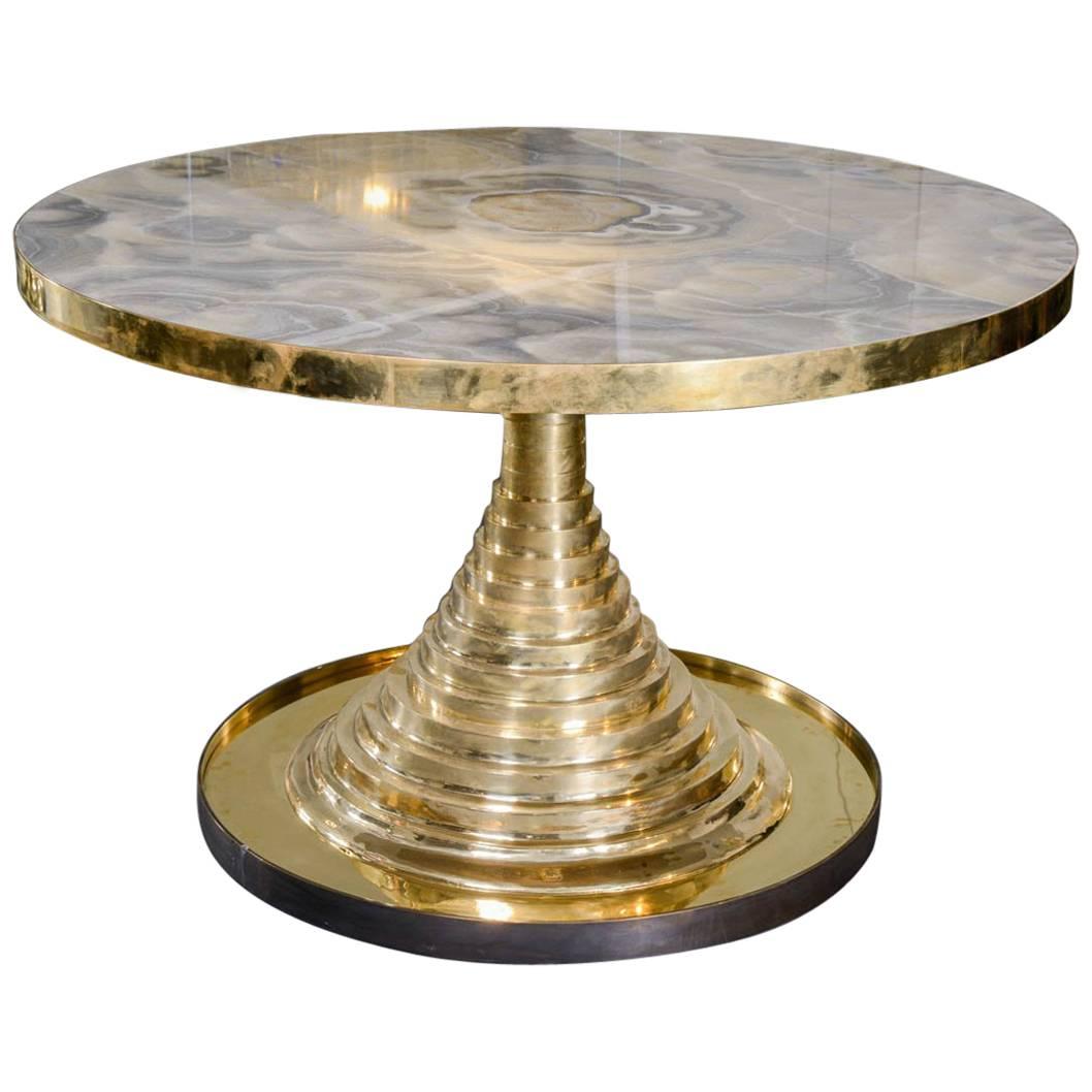 Large pedestal in onyx at cost price.