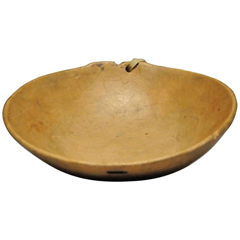 19th Century Native American Bowl with Raised Crest For Sale
