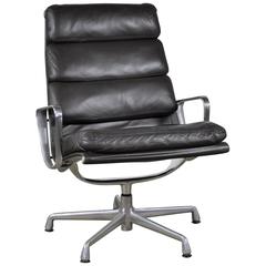 Eames Executive Loungesessel aus Espresso-Leder mit weichem Gestell von Herman Miller