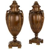 Paar antike Vasen mit Deckel aus vergoldeter und patinierter Bronze