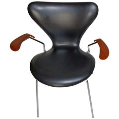 Arne Jacobsen Series 7 Chair