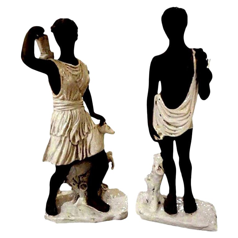 Paar italienische, klassische, griechisch inspirierte, figurale Keramikstatuen
