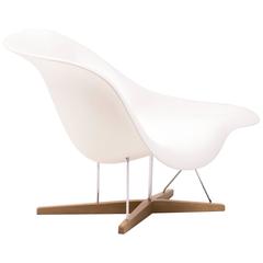 Eames La Chaise