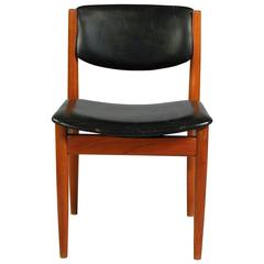 1960s Finn Juhl Model 198 Dining Chair in Teak and Black Leather - France & Sonn 12