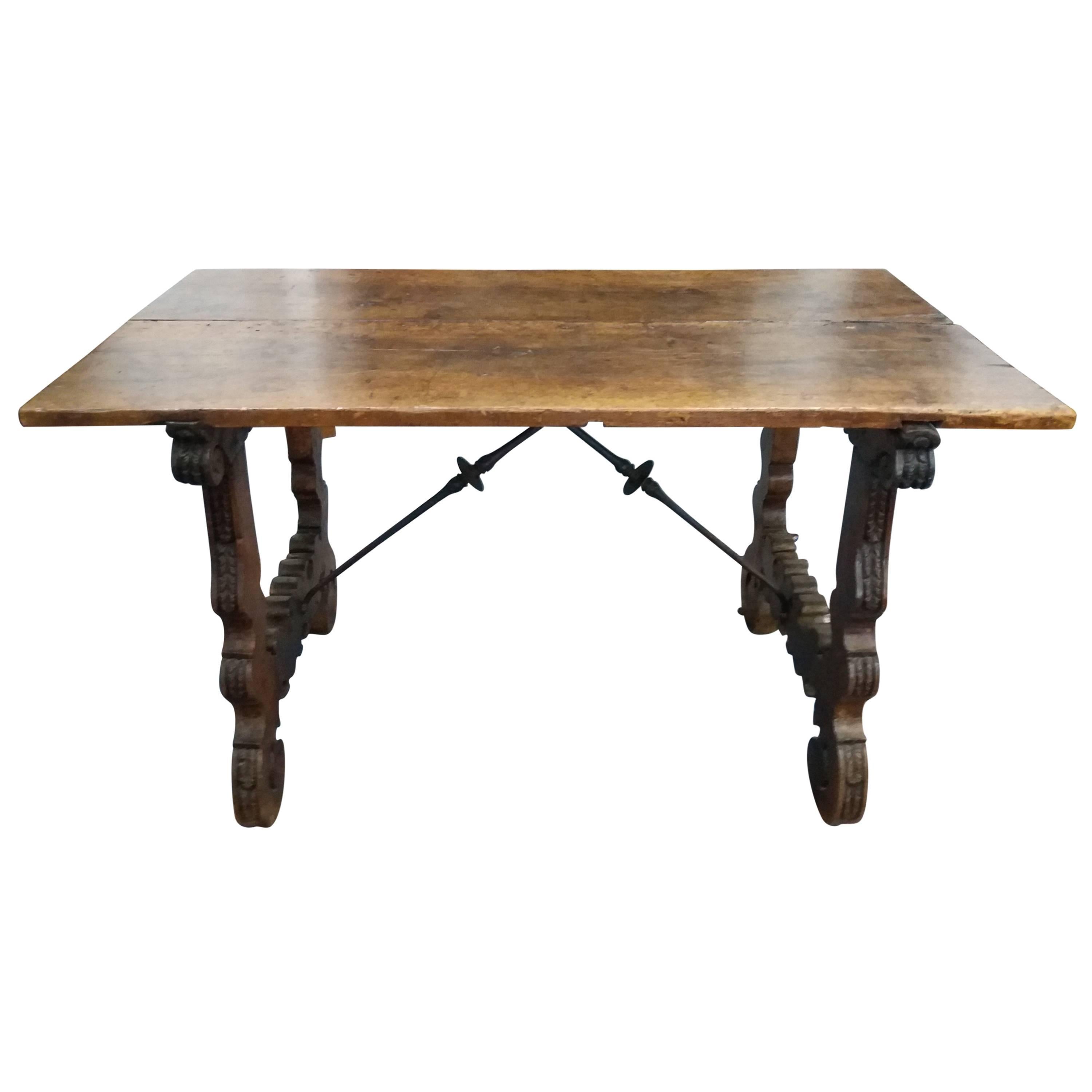 18th Century Walnut Wood Spanish Clonial Writing Table, 1730s For Sale