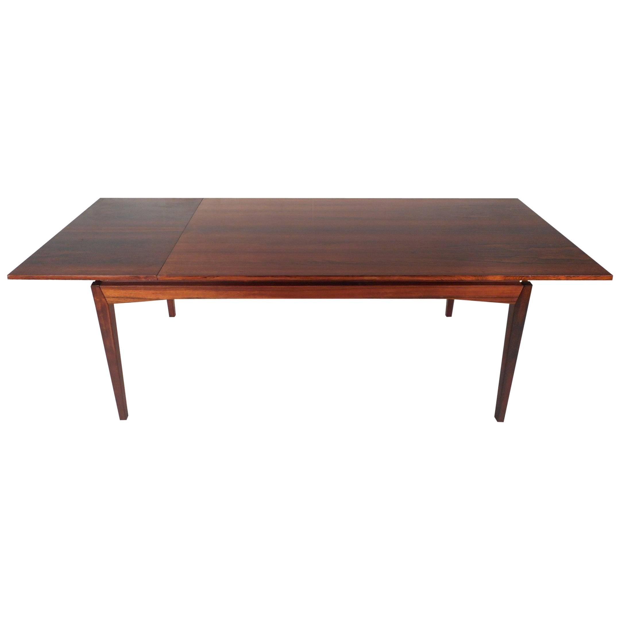 Mid-Century Modern Rosewood Dining Table in the Style of Johannes Andersen For Sale