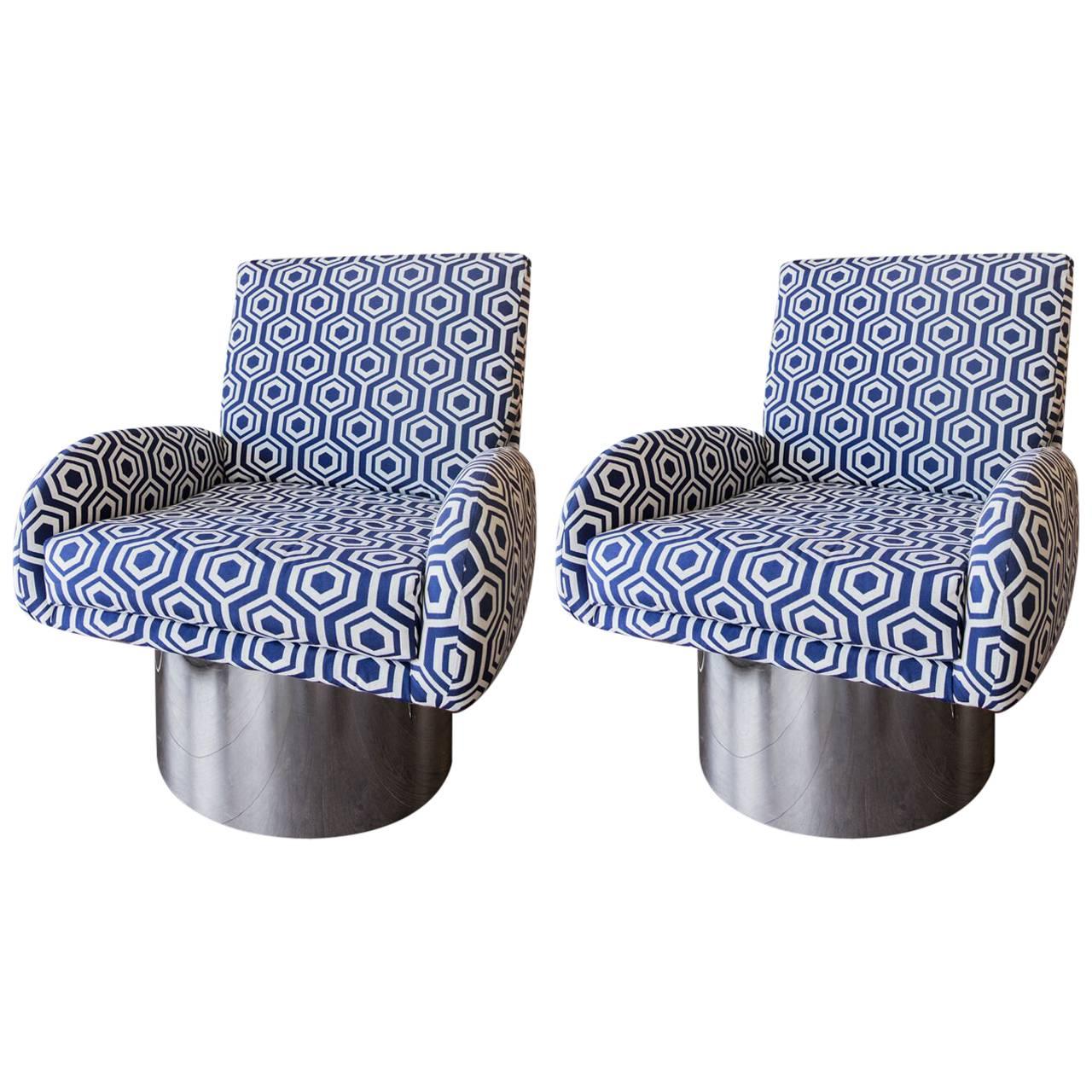 Pair of Swivel Chairs Attributed to Milo Baughman For Sale