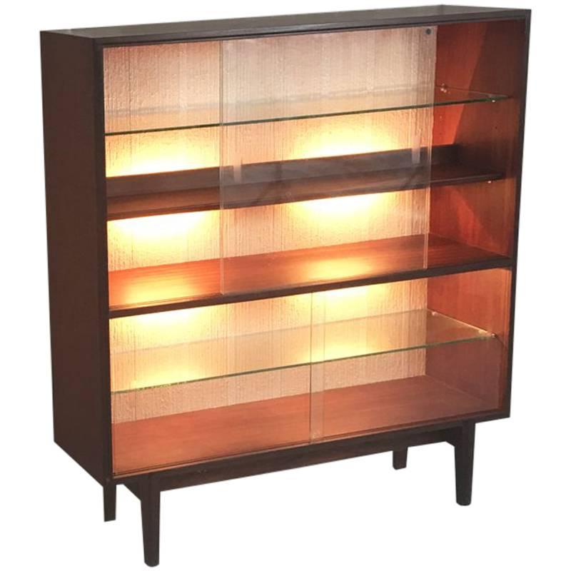 1970s Mid-Century Beaver and Tapley Illuminated Book Case/Display Cabinet For Sale