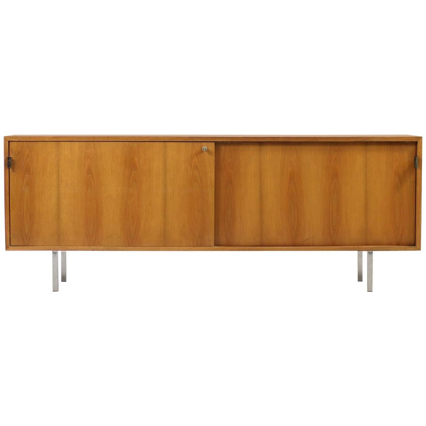 Rare 1950s Florence Knoll Mod. 116 Cherrywood Sideboard Knoll International For Sale