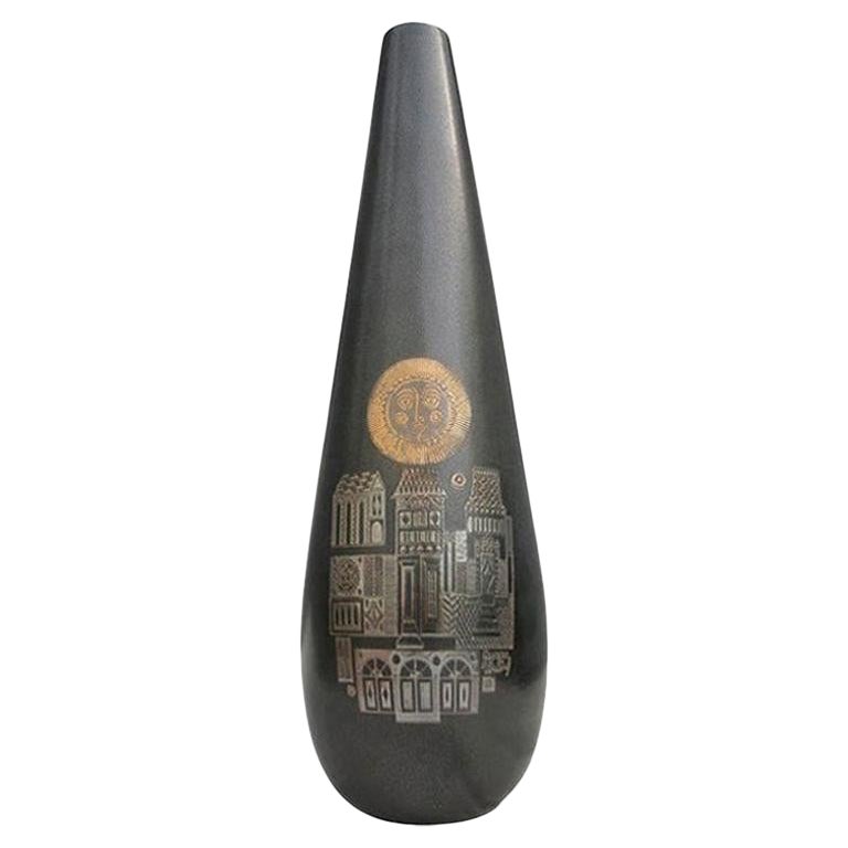 Vase noir Georges Briard avec scène de village en métal doré et argenté, années 1960