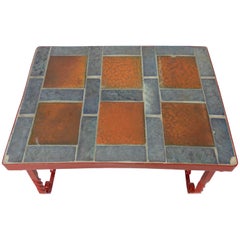 Table en fer forgé à carreaux anciens avec plateau en ciment