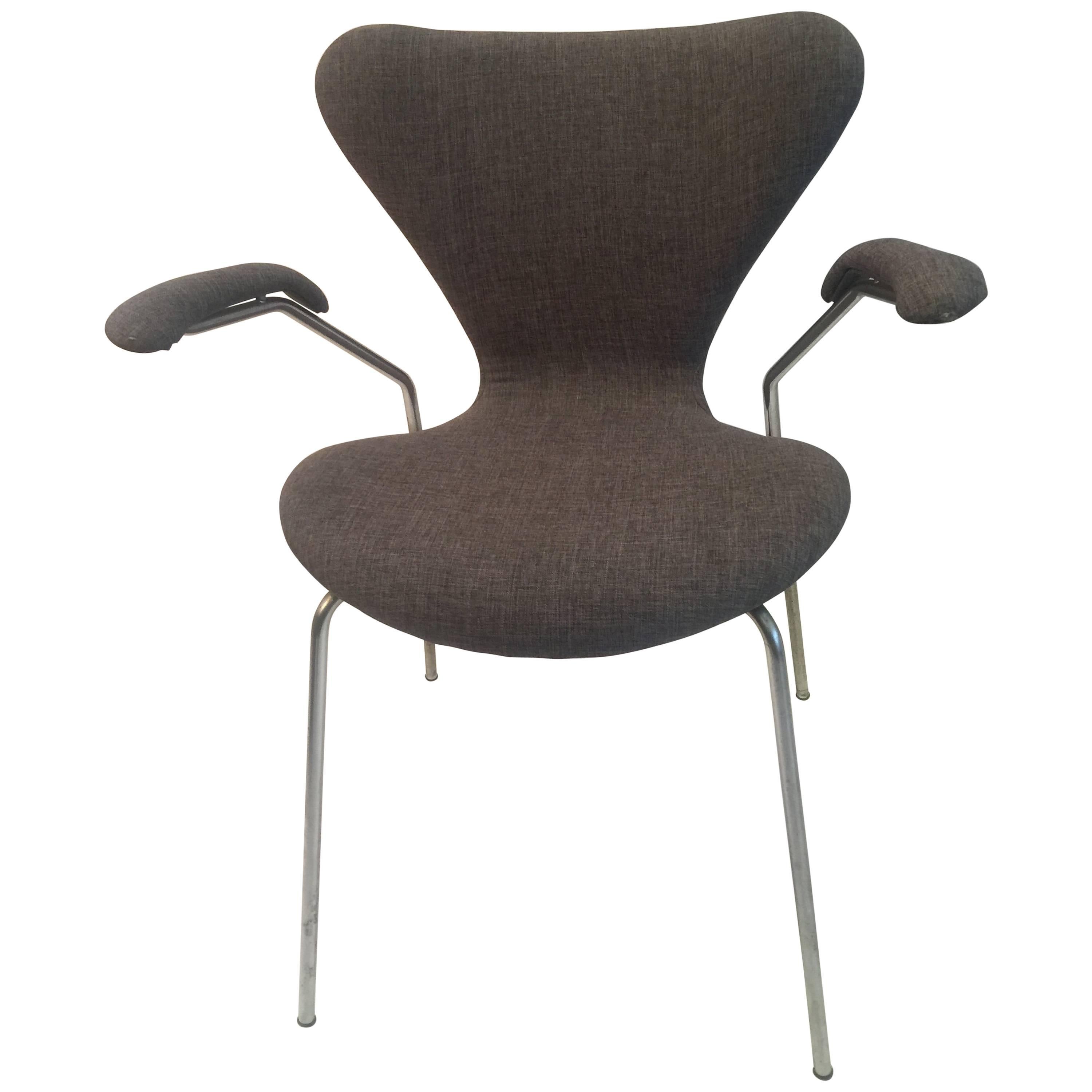 Arne Jacobsen for Fritz Hansen Series 7 Armchair in Grey Fabric