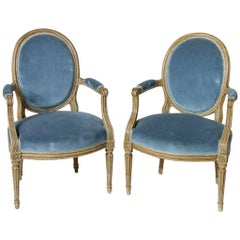paire de fauteuils peints d'époque Louis XVI du 18ème siècle:: sculptés à la main:: Mohair