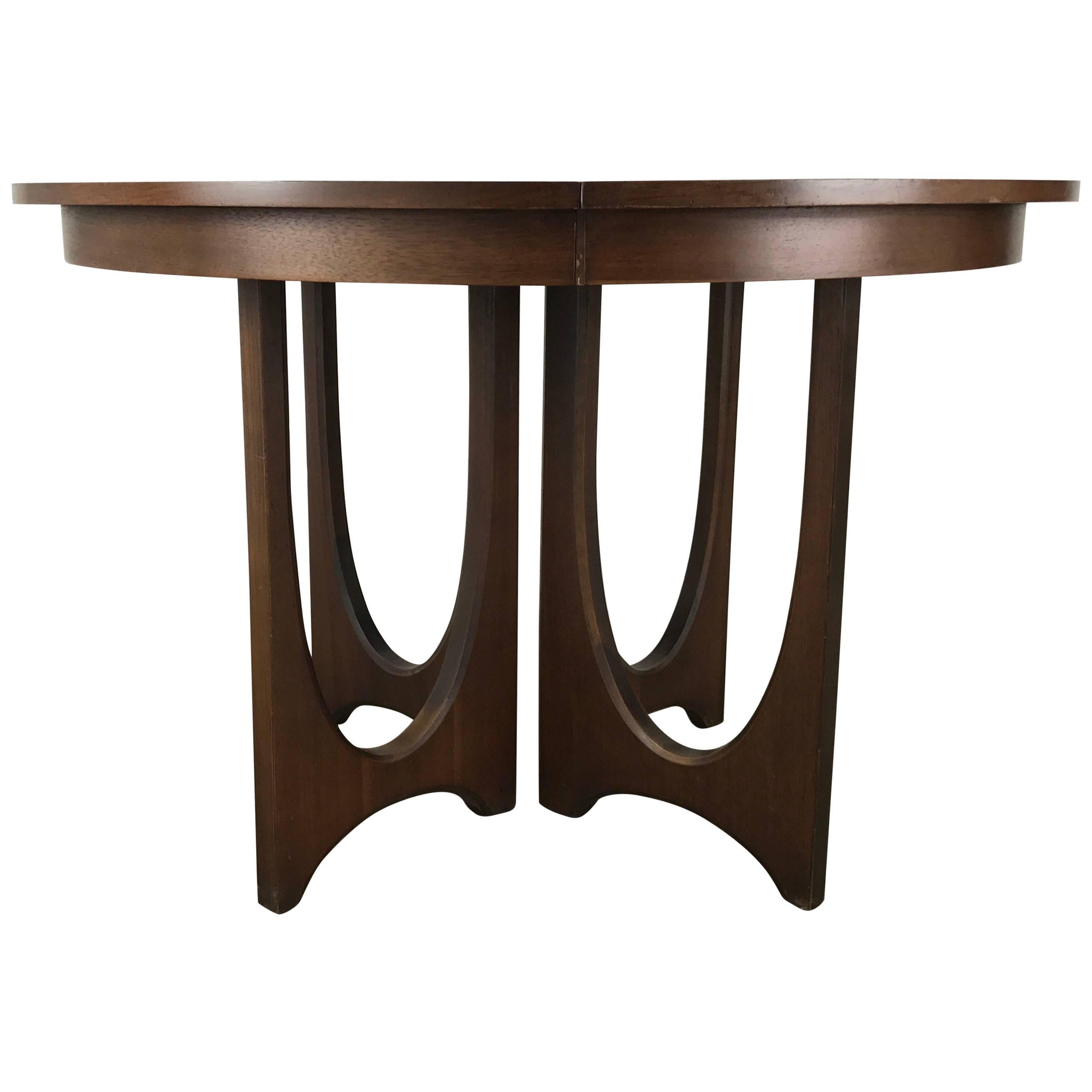 Mid-Century Modern Expandable Walnut Sculptural Dining Table Broyhill Brasilia