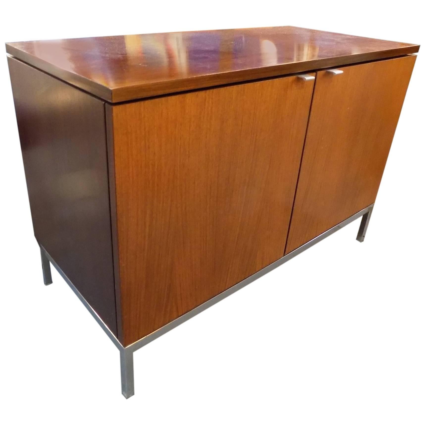 Beautiful Florence Knoll Buffet, 20th Century Edition For Sale