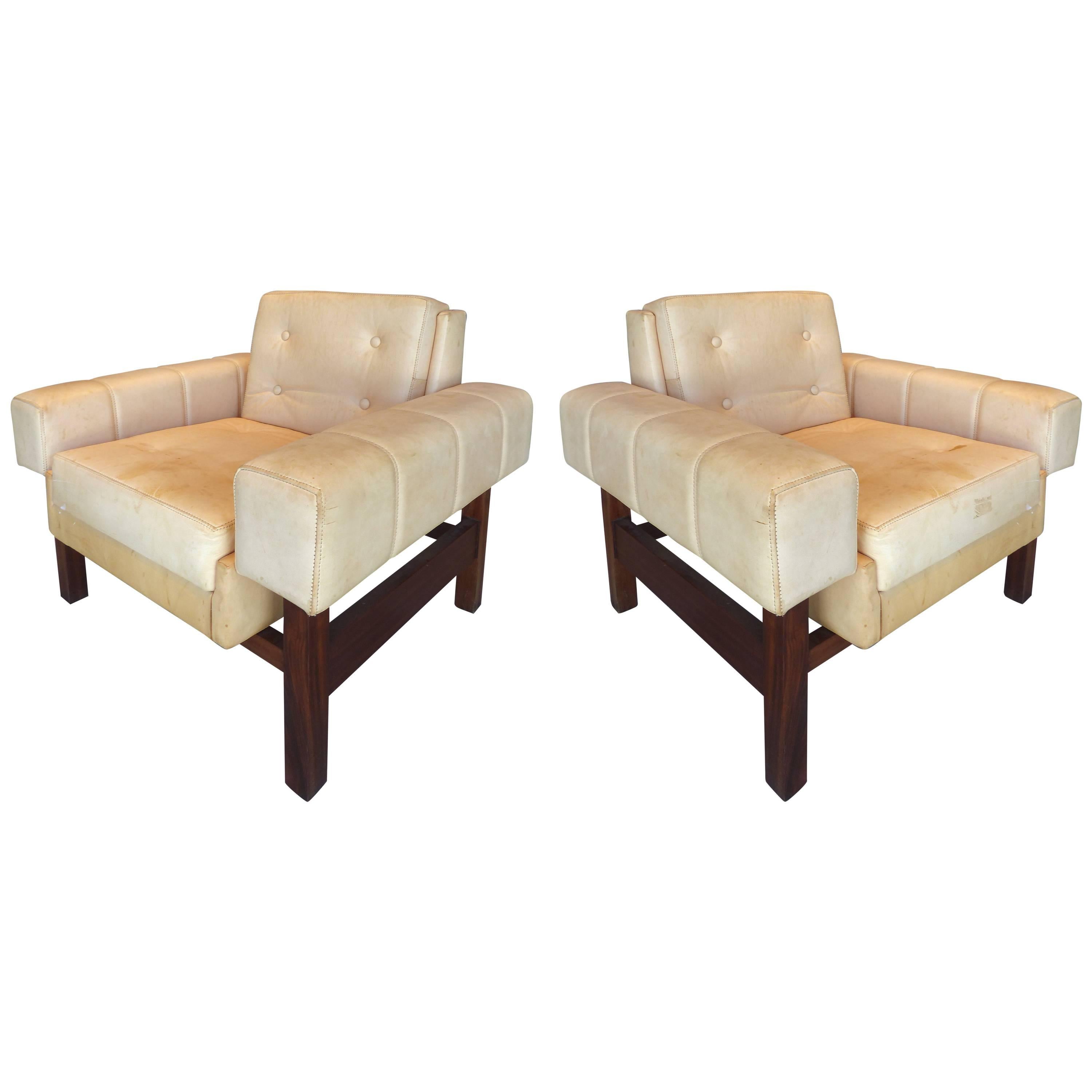 1960s Sergio Rodrigues "Navona" Club Chairs in Jacaranda and Leather, Pair