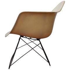 Chaise en fibre de verre Eames LAR Cats Cradle des années 1950