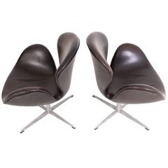 Arne Jacobsen Pair of Swan Chairs