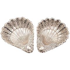 Pair of 19th Century Victorian Elkington Silver Serving Dishes 1