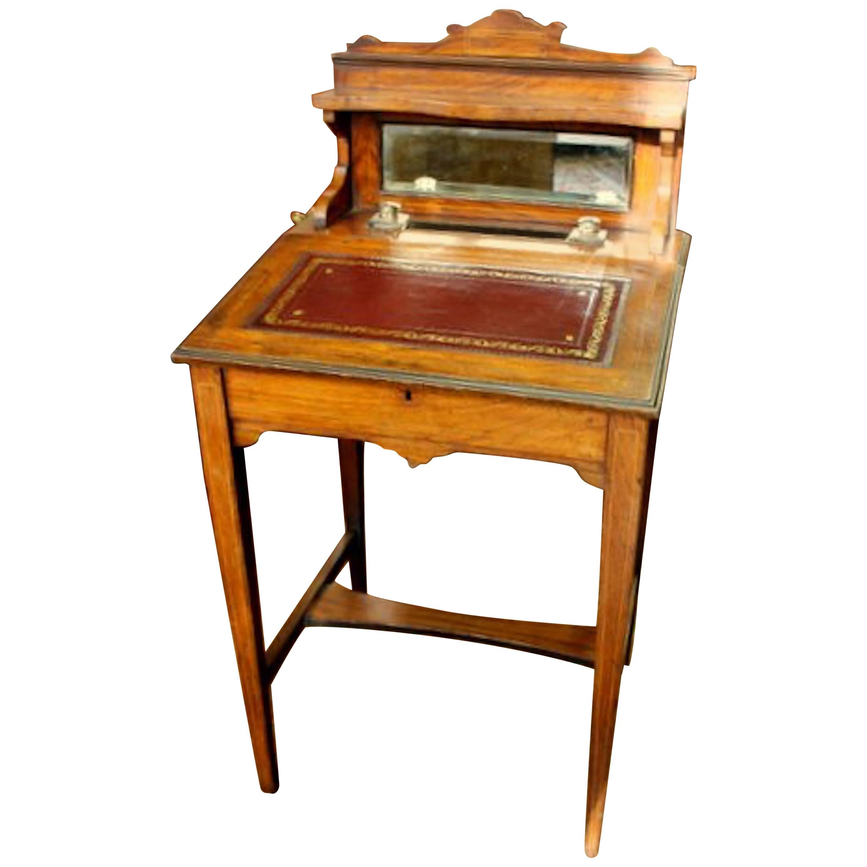 Petit bureau anglais ancien en bois de rose incrusté pour enfant ou pour femme