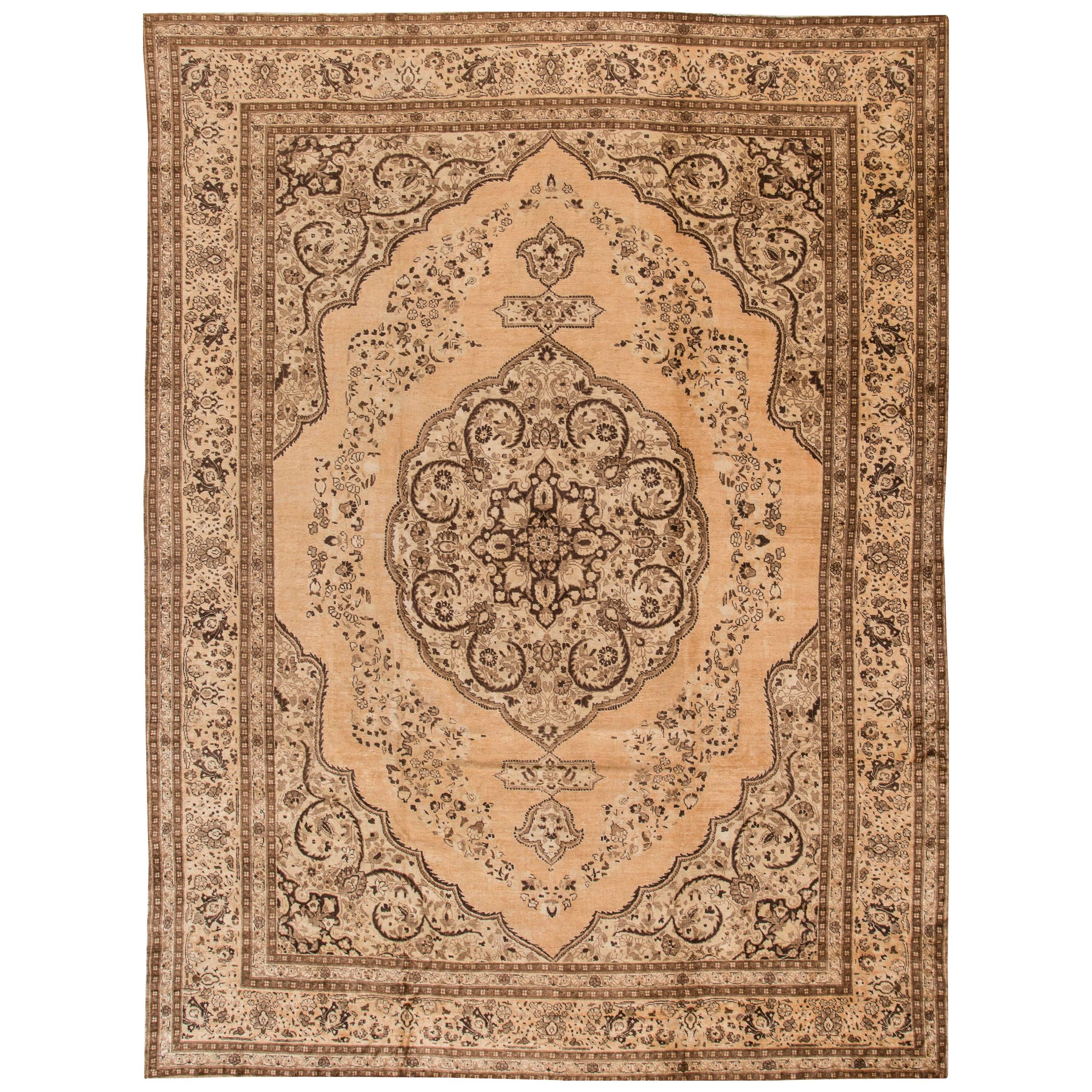 Alfombra persa antigua Tabriz de gran aspecto en venta