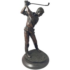Bronze figuratif français représentant un golfeur sur une base en marbre