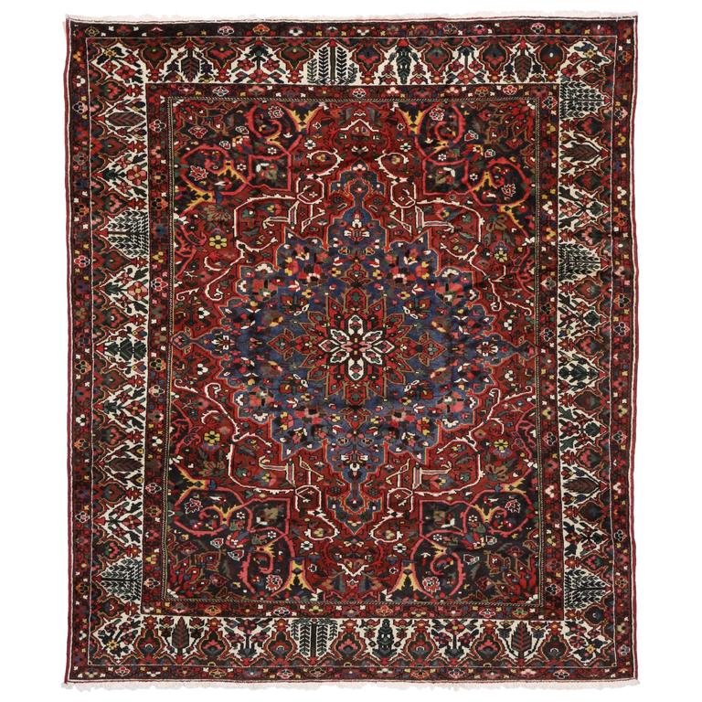 Antique Persian Bakhtiari Rug with Traditional Modern Style For Sale at 1stdibs