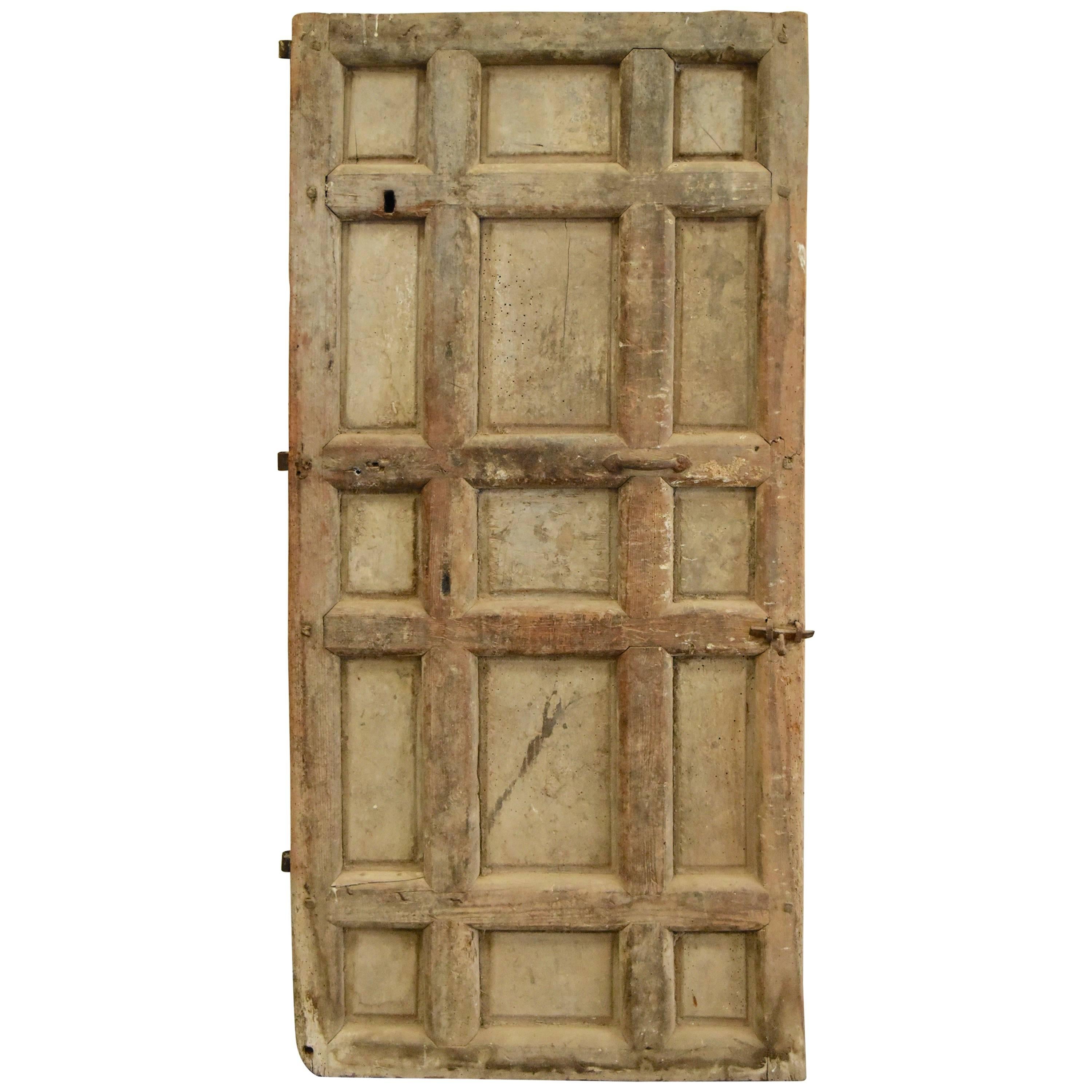 Spanische Kastanienholztür mit Eisenbeschlägen aus dem 17. Jahrhundert