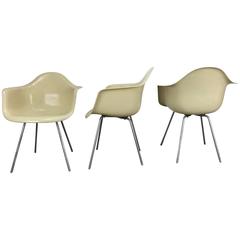 Classic Modernist Charles and Ray Eames Arm Shell Chairs, D A X 4