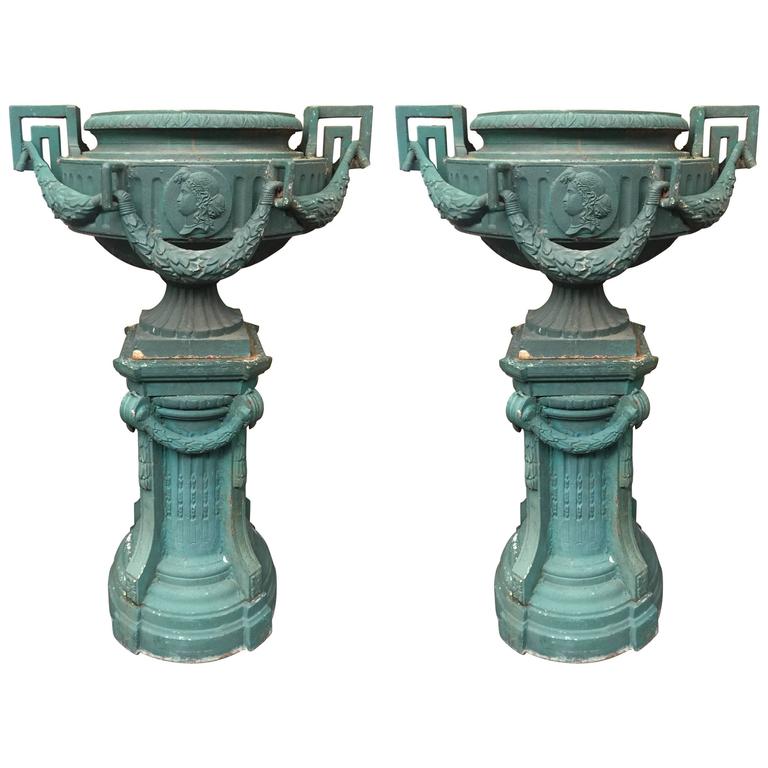 Important Pair of Cast Iron Garden Vases, End of the 19th Century For