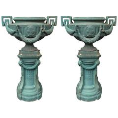 Important Pair of Cast Iron Garden Vases, End of the 19th Century 11