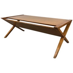 Mesa de centro / revistero modernista de caoba rubia, lados en X, Robsjohn