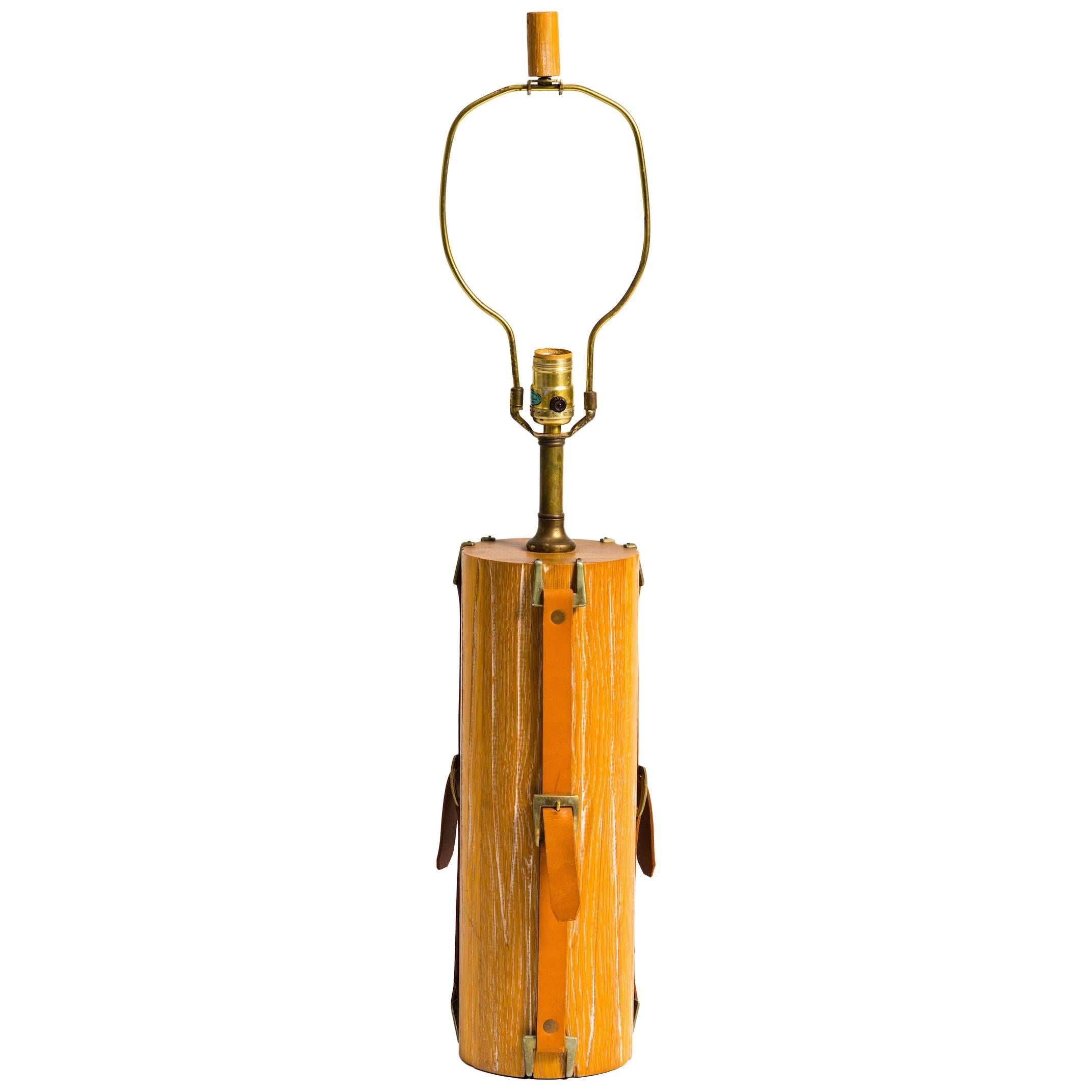 Lampe de bureau à lanières en bois et cuir des années 1950 en vente